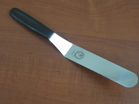 Angled Spatula with Black Handle 20.3cm