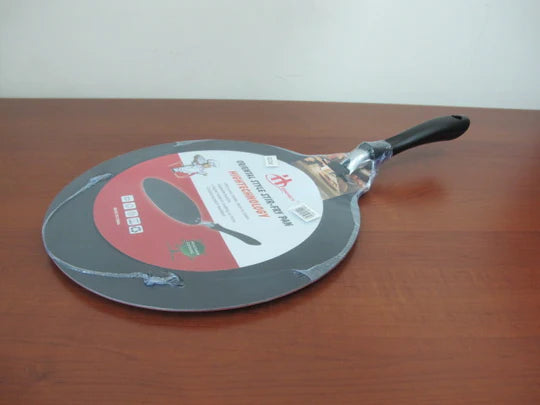 Flat non-stick frying pan