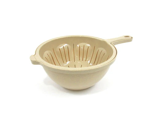Plastic bowl and strainer set