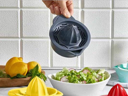 Classic Simple Lemon Squeezer