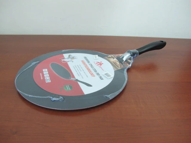 Flat non-stick frying pan