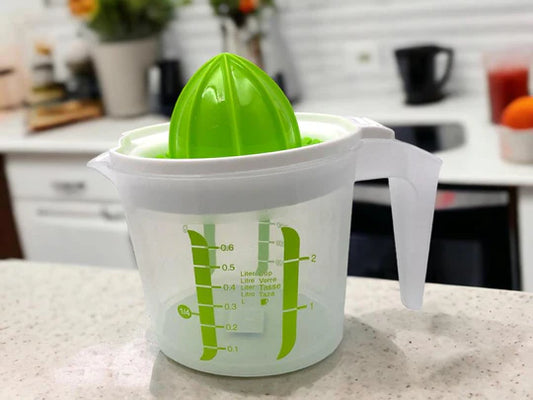 Lemon juicer with measured storage cup